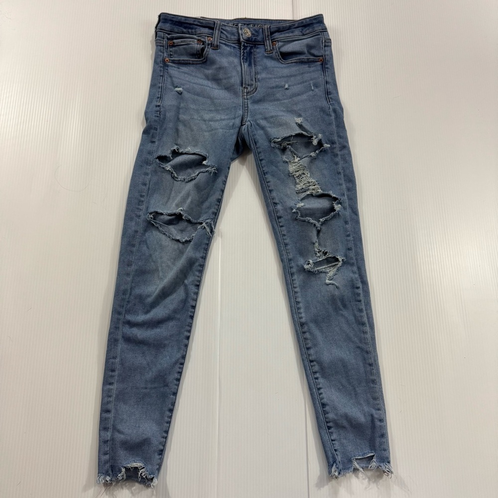 G96. American Eagle‎ Outfitters Light Blue Distressed Skinny Jeans (6 short)